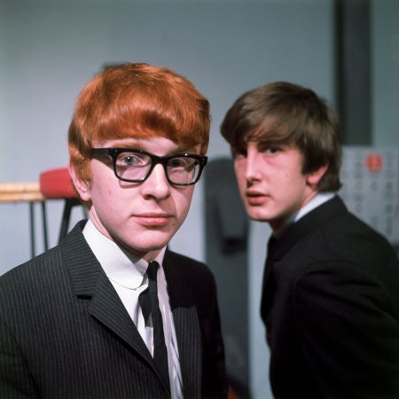 B3MH1B PETER AND GORDON UK pop duo in 1964 - Peter Asher at left and Gordon Waller Photo: Tony Gale