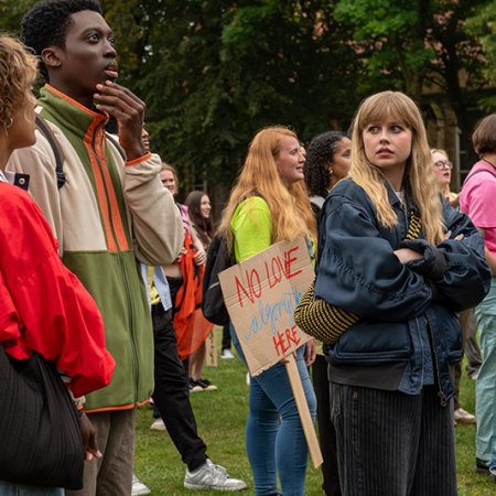 4239_D011_00534_R
Cora Kirk stars as Anna, Anthony J. Abraham as Kyle and Angourie Rice as Emily in director Alicia MacDonald’s FINDING EMILY, a Focus Features release.
Credit: Matt Squire / © 2026 FOCUS FEATURES LLC